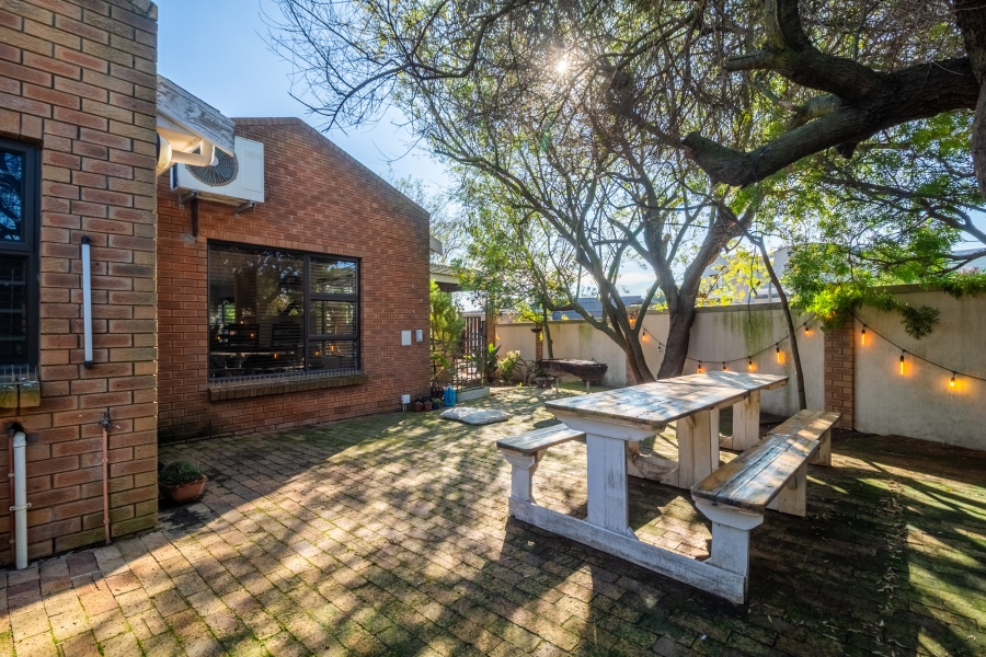 5 Bedroom Property for Sale in Vredekloof Heights Western Cape